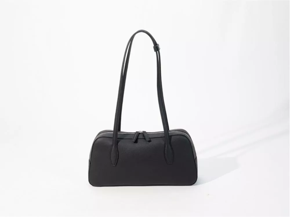black single-shoulder underarm bag